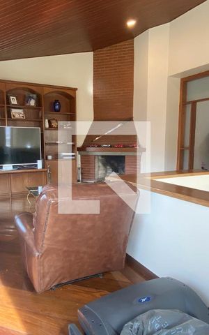Casa de condomínio à venda com 500m², 4 quartos e 6 vagasSala de TV