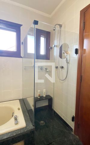 Casa de condomínio à venda com 500m², 4 quartos e 6 vagasBanheiro da Suíte 2