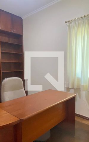 Casa de condomínio à venda com 500m², 4 quartos e 6 vagasEscritório