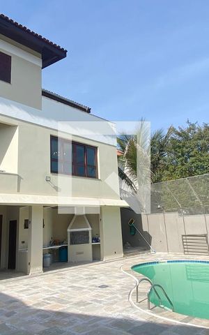 Casa de condomínio à venda com 500m², 4 quartos e 6 vagasPiscina