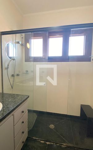 Casa de condomínio à venda com 500m², 4 quartos e 6 vagasBanheiro da Suíte 3