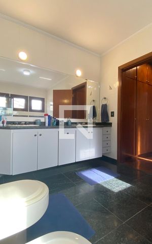Casa de condomínio à venda com 500m², 4 quartos e 6 vagasBanheiro da Suíte 1