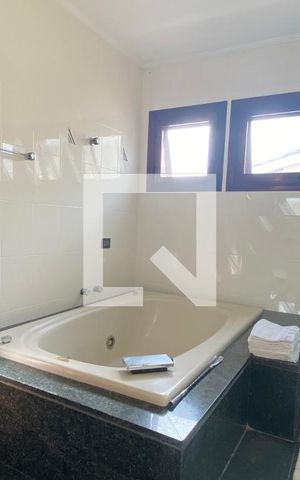 Casa de condomínio à venda com 500m², 4 quartos e 6 vagasBanheiro da Suíte 1