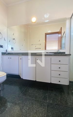 Casa de condomínio à venda com 500m², 4 quartos e 6 vagasBanheiro da Suíte 3