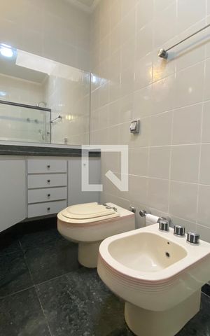Casa de condomínio à venda com 500m², 4 quartos e 6 vagasBanheiro Social