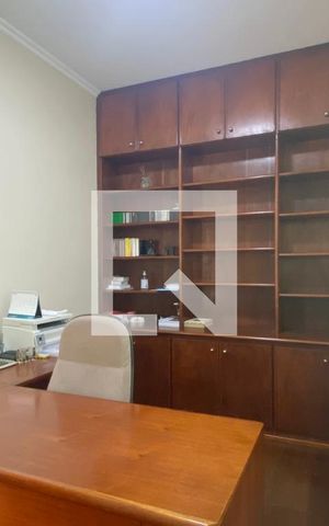 Casa de condomínio à venda com 500m², 4 quartos e 6 vagasEscritório