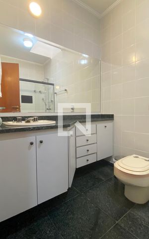 Casa de condomínio à venda com 500m², 4 quartos e 6 vagasBanheiro Social