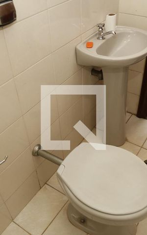 Casa para alugar com 500m², 4 quartos e 4 vagasBanheiro de serviço