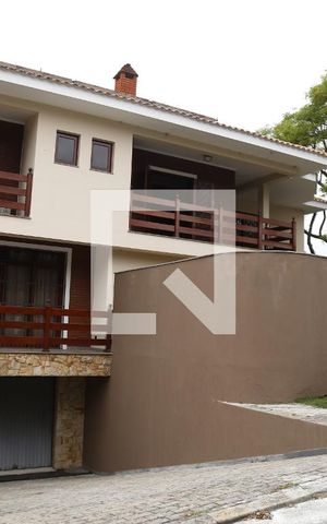 Casa para alugar com 500m², 4 quartos e 4 vagasFachada