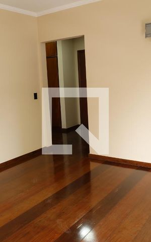 Casa para alugar com 500m², 4 quartos e 4 vagasSuíte 2