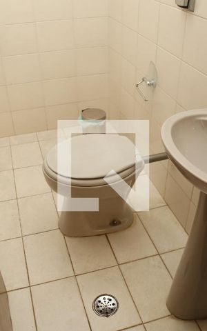 Casa para alugar com 500m², 4 quartos e 4 vagasBanheiro de serviço