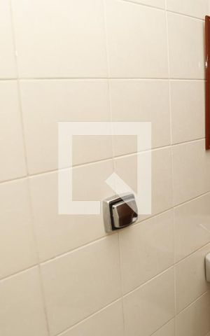 Casa para alugar com 500m², 4 quartos e 4 vagasBanheiro de serviço