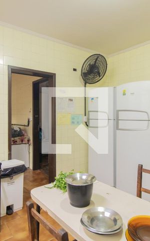 Casa à venda com 400m², 4 quartos e 3 vagas Casa à venda com 400m², 4 quartos e 3 vagasCozinha