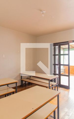 Casa à venda com 400m², 4 quartos e 3 vagas Casa à venda com 400m², 4 quartos e 3 vagasSala
