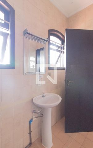 Casa à venda com 400m², 4 quartos e 3 vagas Casa à venda com 400m², 4 quartos e 3 vagasBanheiro 3