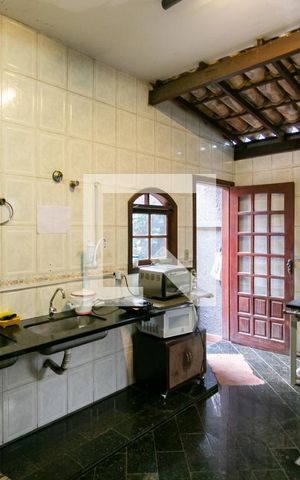 Casa à venda com 360m², 8 quartos e 3 vagas Casa à venda com 360m², 8 quartos e 3 vagasCozinha