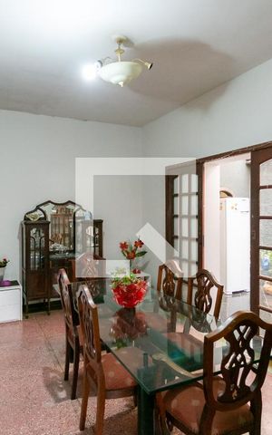 Casa à venda com 360m², 8 quartos e 3 vagas Casa à venda com 360m², 8 quartos e 3 vagasCopa