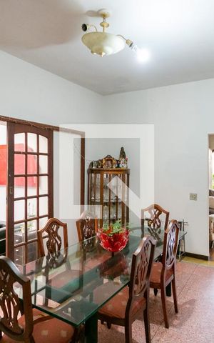 Casa à venda com 360m², 8 quartos e 3 vagas Casa à venda com 360m², 8 quartos e 3 vagasCopa