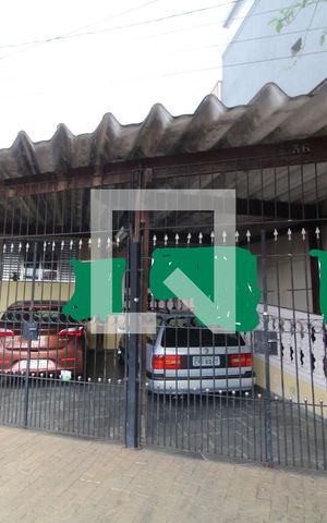 Casa à venda com 200m², 2 quartos e 3 vagas Casa à venda com 200m², 2 quartos e 3 vagasFachada