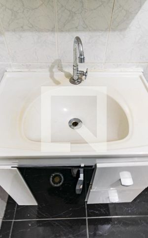 Casa para alugar com 45m², 1 quarto e 1 vaga Casa para alugar com 45m², 1 quarto e 1 vagaBanheiro Social