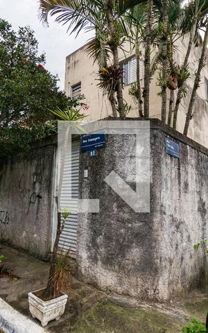 Casa para alugar com 45m², 1 quarto e 1 vaga Casa para alugar com 45m², 1 quarto e 1 vagaFachada