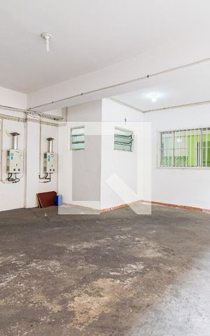 Casa para alugar com 45m², 1 quarto e 1 vaga Casa para alugar com 45m², 1 quarto e 1 vagaGaragem