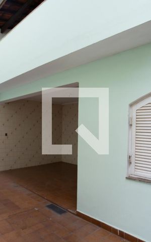 Casa à venda com 200m², 3 quartos e 4 vagas Casa à venda com 200m², 3 quartos e 4 vagasQuintal
