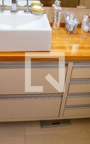 Apartamento à venda com 83m², 2 quartos e 1 vaga Apartamento à venda com 83m², 2 quartos e 1 vagaBanheiro da Suíte