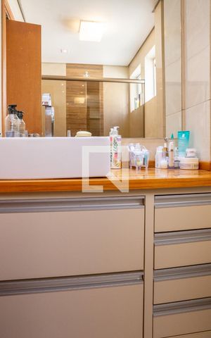 Apartamento à venda com 83m², 2 quartos e 1 vaga Apartamento à venda com 83m², 2 quartos e 1 vagaBanheiro da Suíte