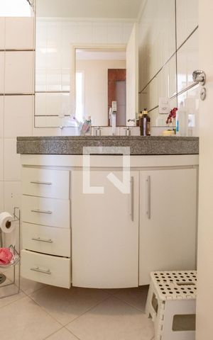Apartamento à venda com 83m², 2 quartos e 1 vaga Apartamento à venda com 83m², 2 quartos e 1 vagaBanheiro Social