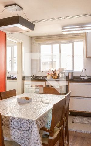 Apartamento à venda com 83m², 2 quartos e 1 vaga Apartamento à venda com 83m², 2 quartos e 1 vagaSala