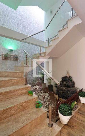 Casa à venda com 260m², 4 quartos e 8 vagasEntrada