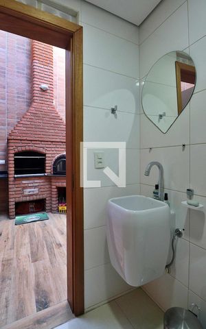 Casa à venda com 260m², 4 quartos e 8 vagasÁrea Gourmet - Lavabo