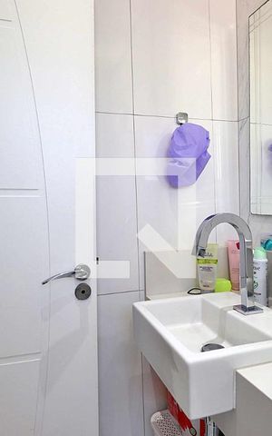 Casa à venda com 260m², 4 quartos e 8 vagasSuíte 2 - Banheiro