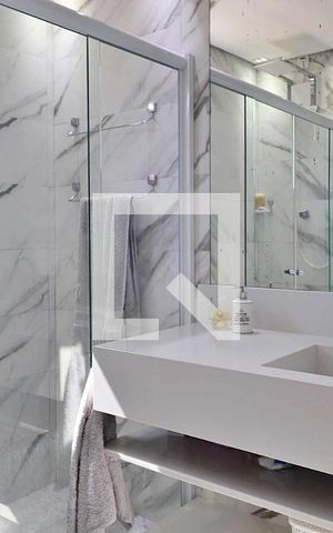 Casa à venda com 260m², 4 quartos e 8 vagasSuíte 1 - Banheiro