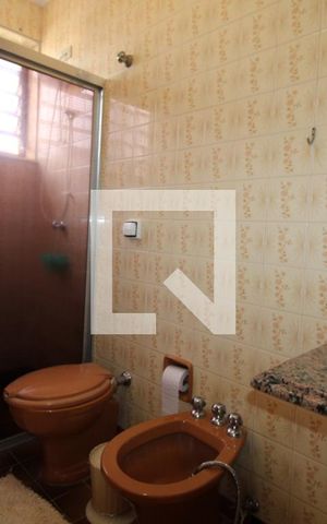 Casa à venda com 360m², 3 quartos e 3 vagasBanheiro do Quarto 2 (suíte)
