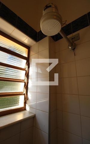 Casa à venda com 360m², 3 quartos e 3 vagasPavimento inferior - Banheiro de Serviço