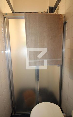 Casa à venda com 360m², 3 quartos e 3 vagasPavimento inferior - Banheiro de Serviço