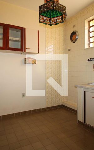 Casa à venda com 360m², 3 quartos e 3 vagasPavimento inferior - cozinha