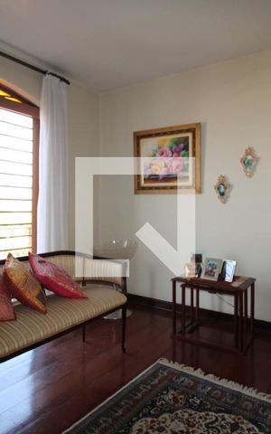Casa à venda com 360m², 3 quartos e 3 vagasSala