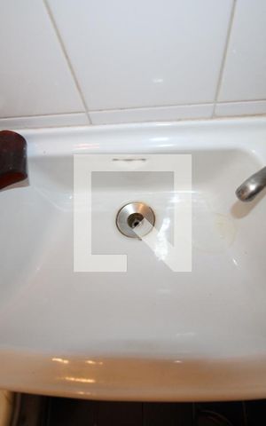 Casa à venda com 360m², 3 quartos e 3 vagasPavimento inferior - Banheiro de Serviço