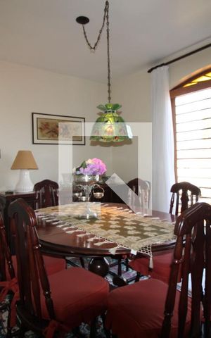 Casa à venda com 360m², 3 quartos e 3 vagasSala