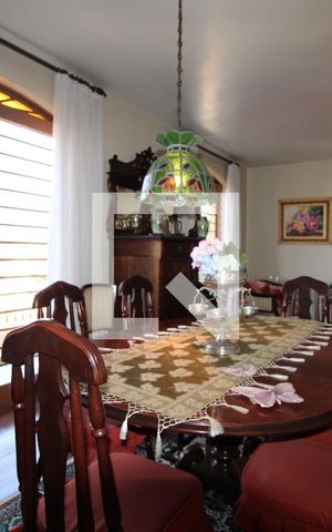 Casa à venda com 360m², 3 quartos e 3 vagasSala