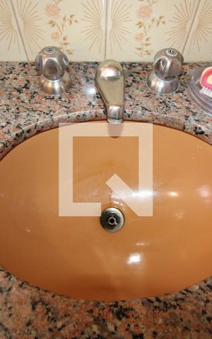 Casa à venda com 360m², 3 quartos e 3 vagasBanheiro do Quarto 2 (suíte)