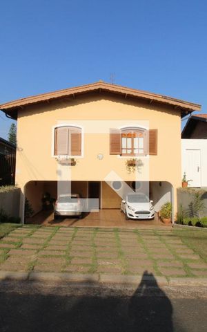 Casa à venda com 360m², 3 quartos e 3 vagasFachada