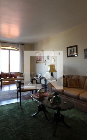 Casa à venda com 360m², 3 quartos e 3 vagasSala