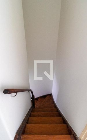 Casa à venda com 249m², 3 quartos e 2 vagasEscada