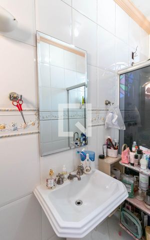 Casa à venda com 300m², 4 quartos e 4 vagas Casa à venda com 300m², 4 quartos e 4 vagasBanheiro da Suíte