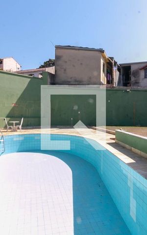 Casa à venda com 300m², 4 quartos e 4 vagas Casa à venda com 300m², 4 quartos e 4 vagasPiscina