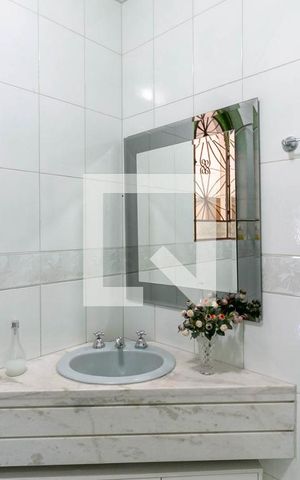 Casa à venda com 300m², 4 quartos e 4 vagas Casa à venda com 300m², 4 quartos e 4 vagasBanheiro Social